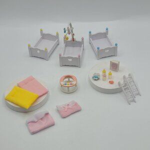 Epoch Sylvanian Families Calico Critters Nursery Furniture Set White Beds Pink A